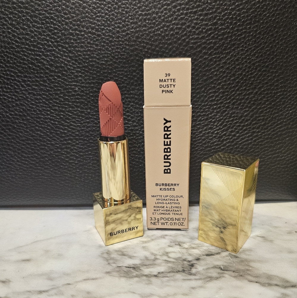 Burberry Kisses Matte Lip Colour in the shade 39 Matte Dusty Pink
